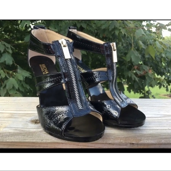 Michael Kors Sz 10 Black Patent Leather T Strap Heels Sandals Gold Zip Front - Picture 4 of 13